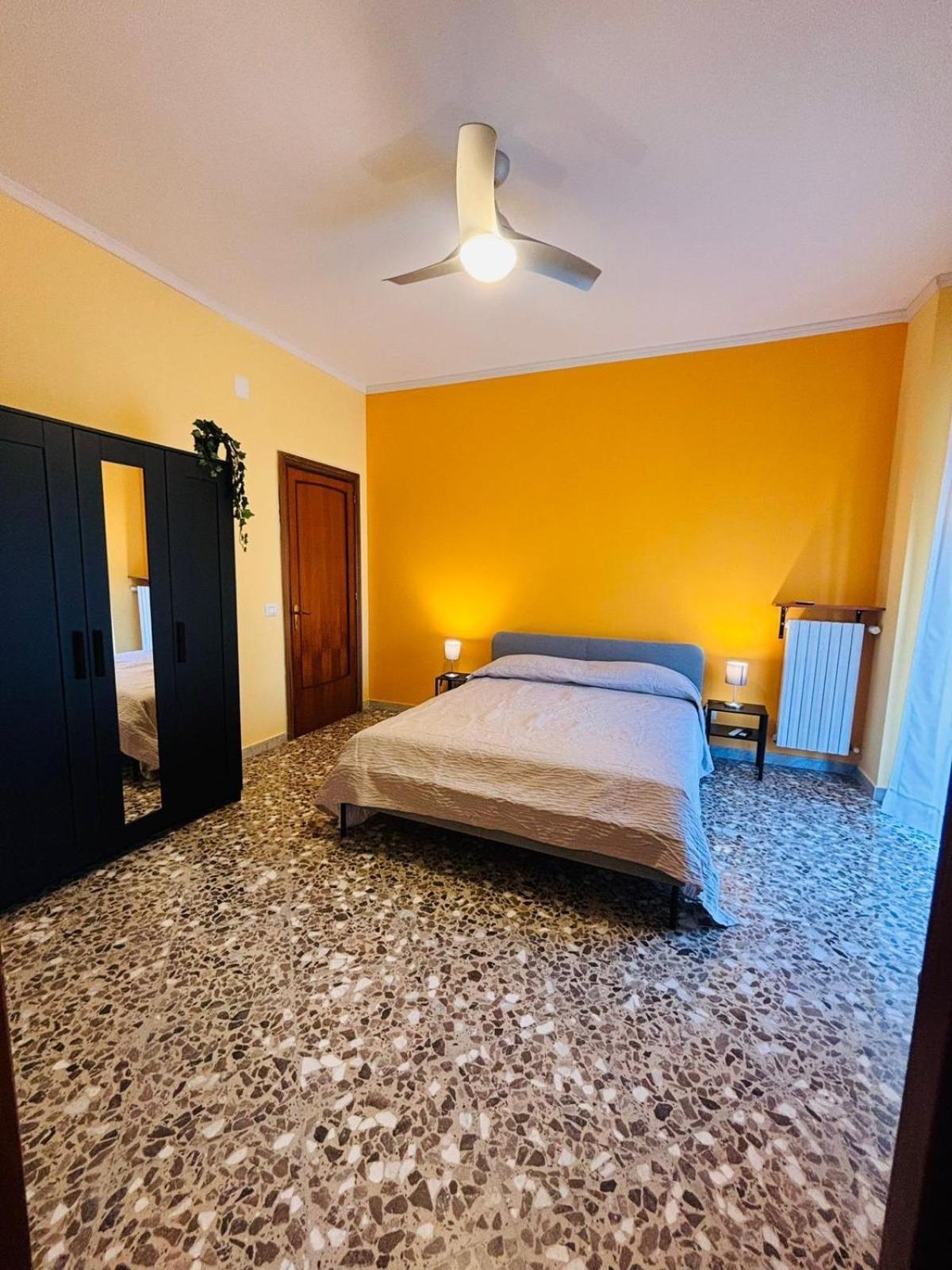 Matthias Central Rooms And Accomodation Bari Exteriér fotografie