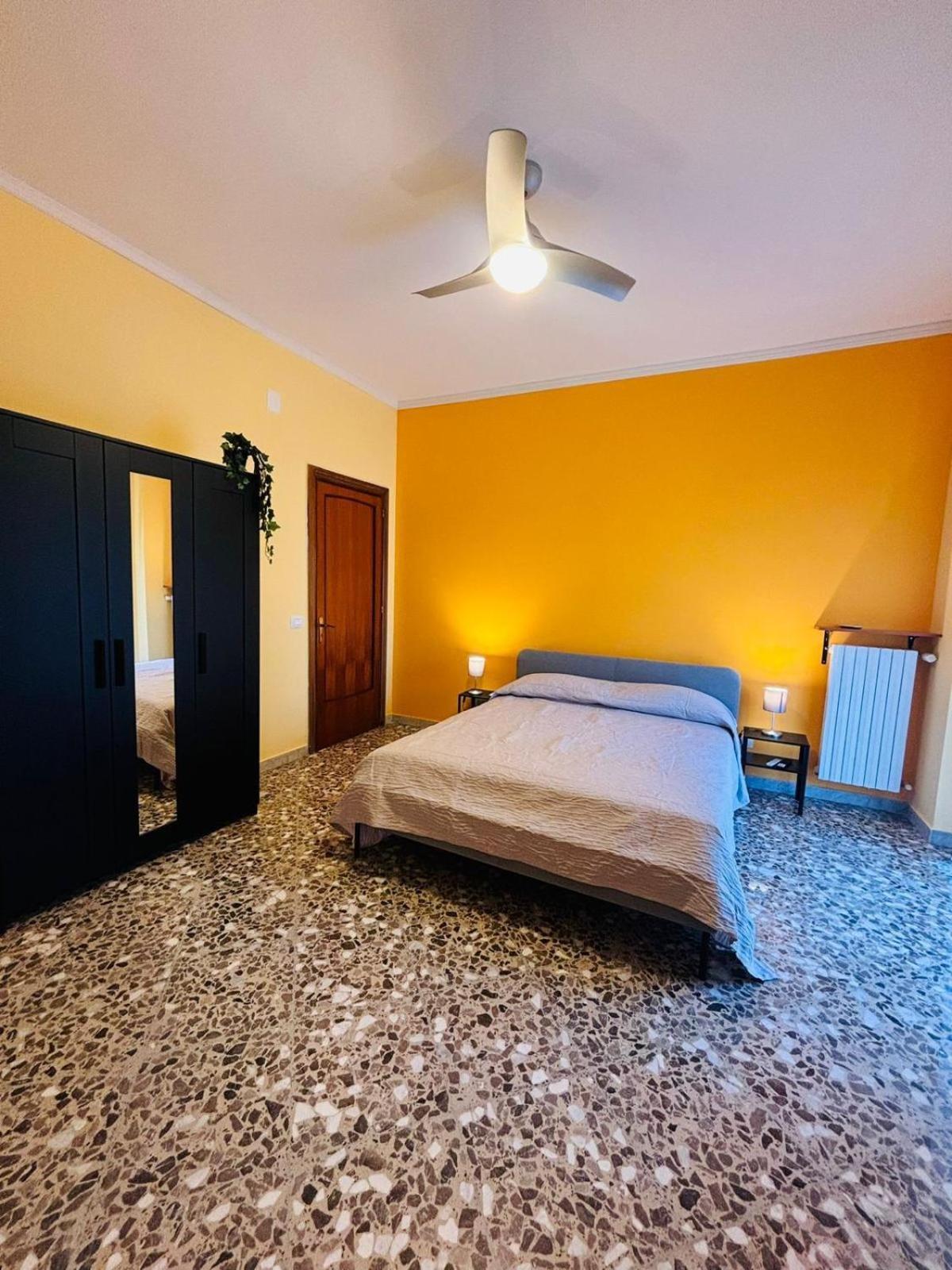 Matthias Central Rooms And Accomodation Bari Exteriér fotografie